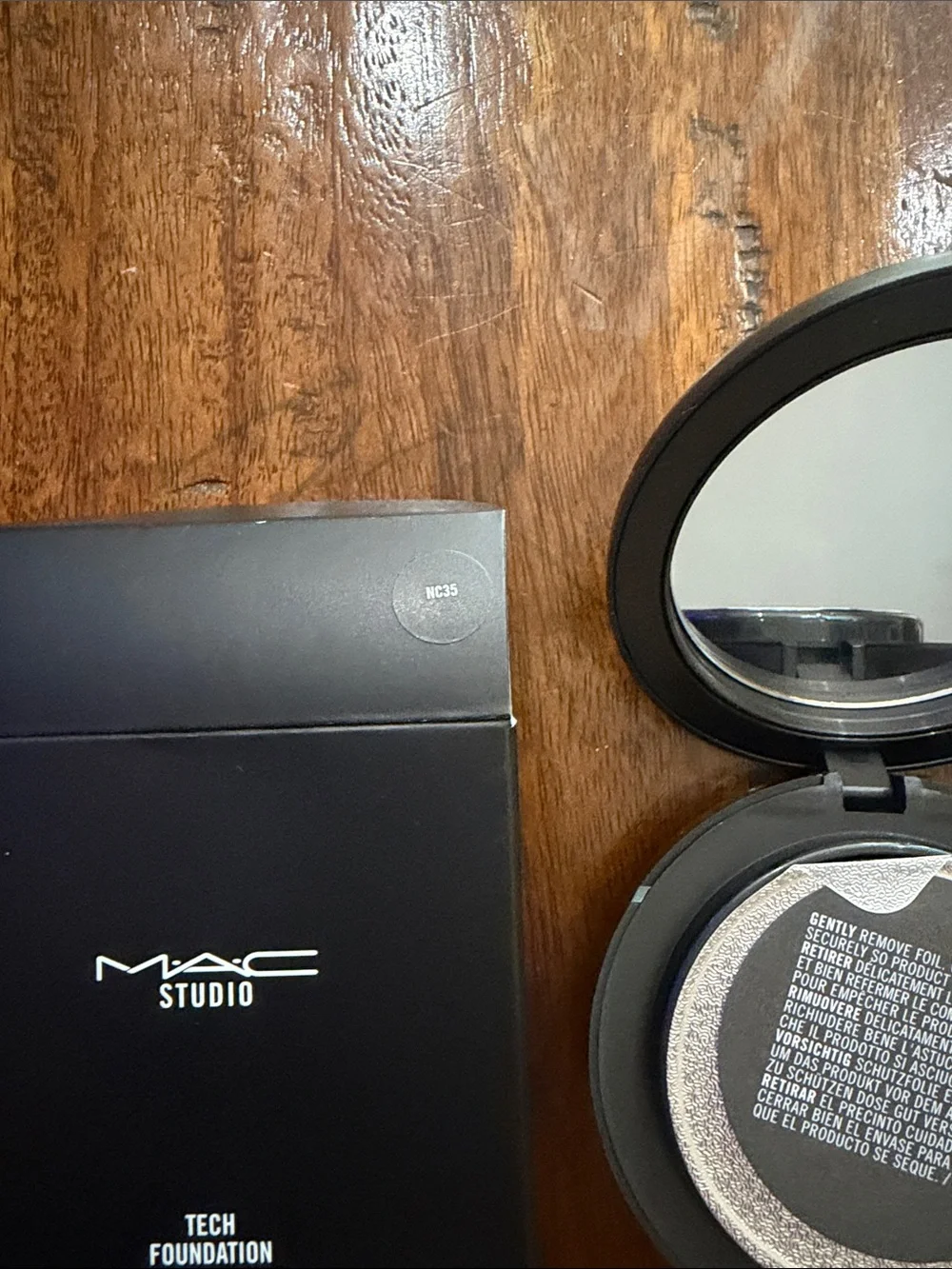 MAC Cosmetics Studio Tech Foundation Compact - Black Finish NC35